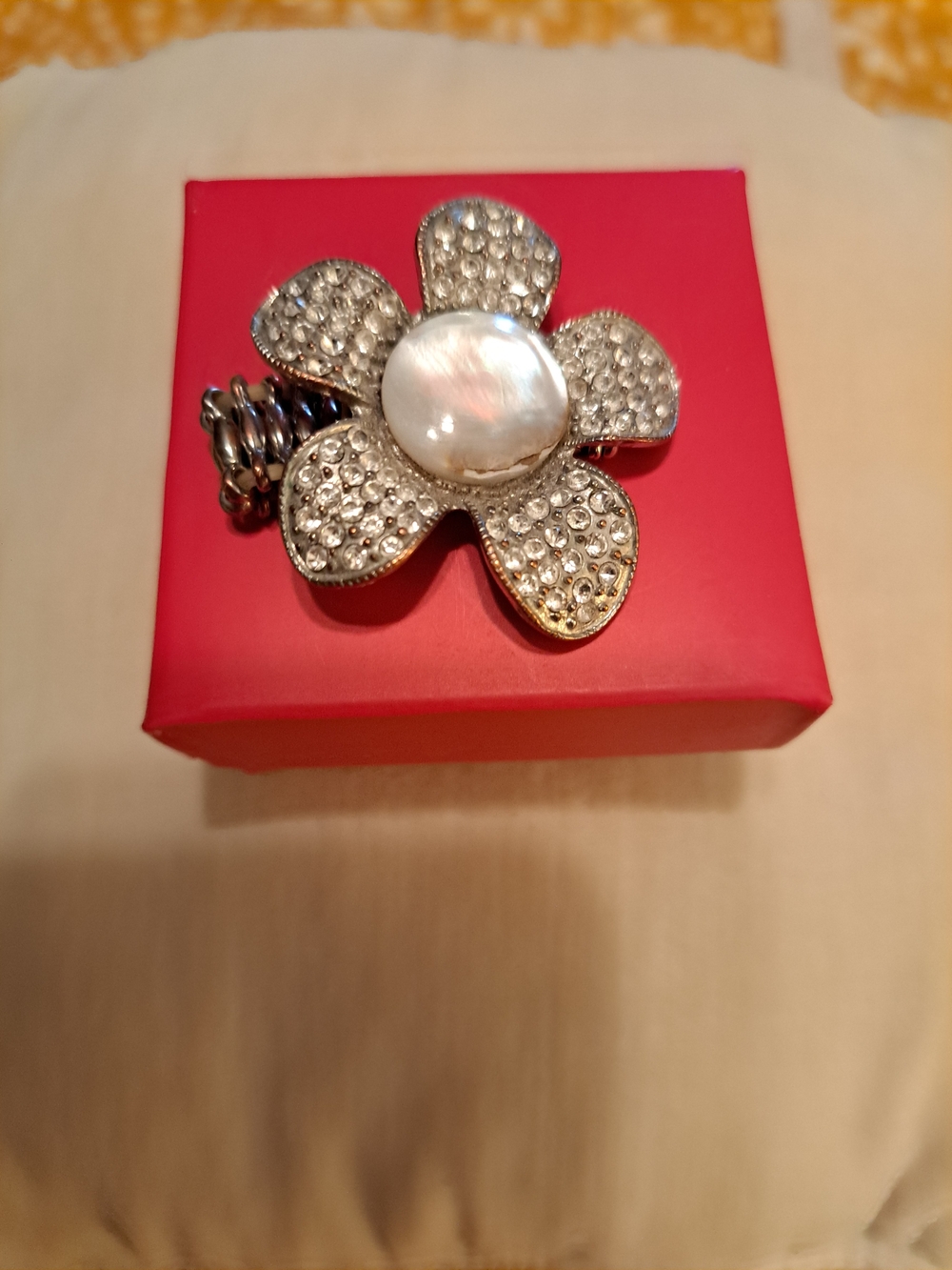 Floral Pearl stretch Ring - comes with jewelry box